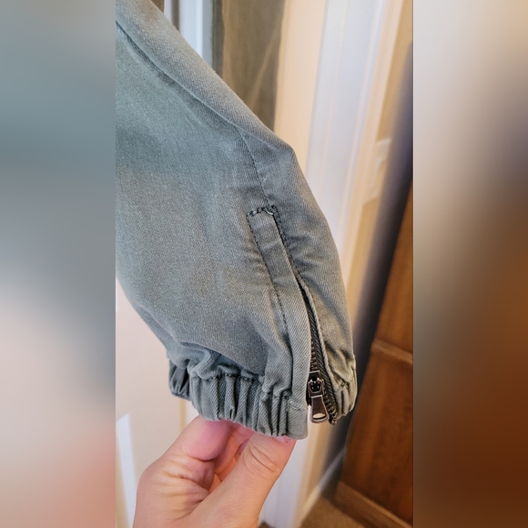 PAIGE jogger style cropped cuff pants - Picture 7 of 7